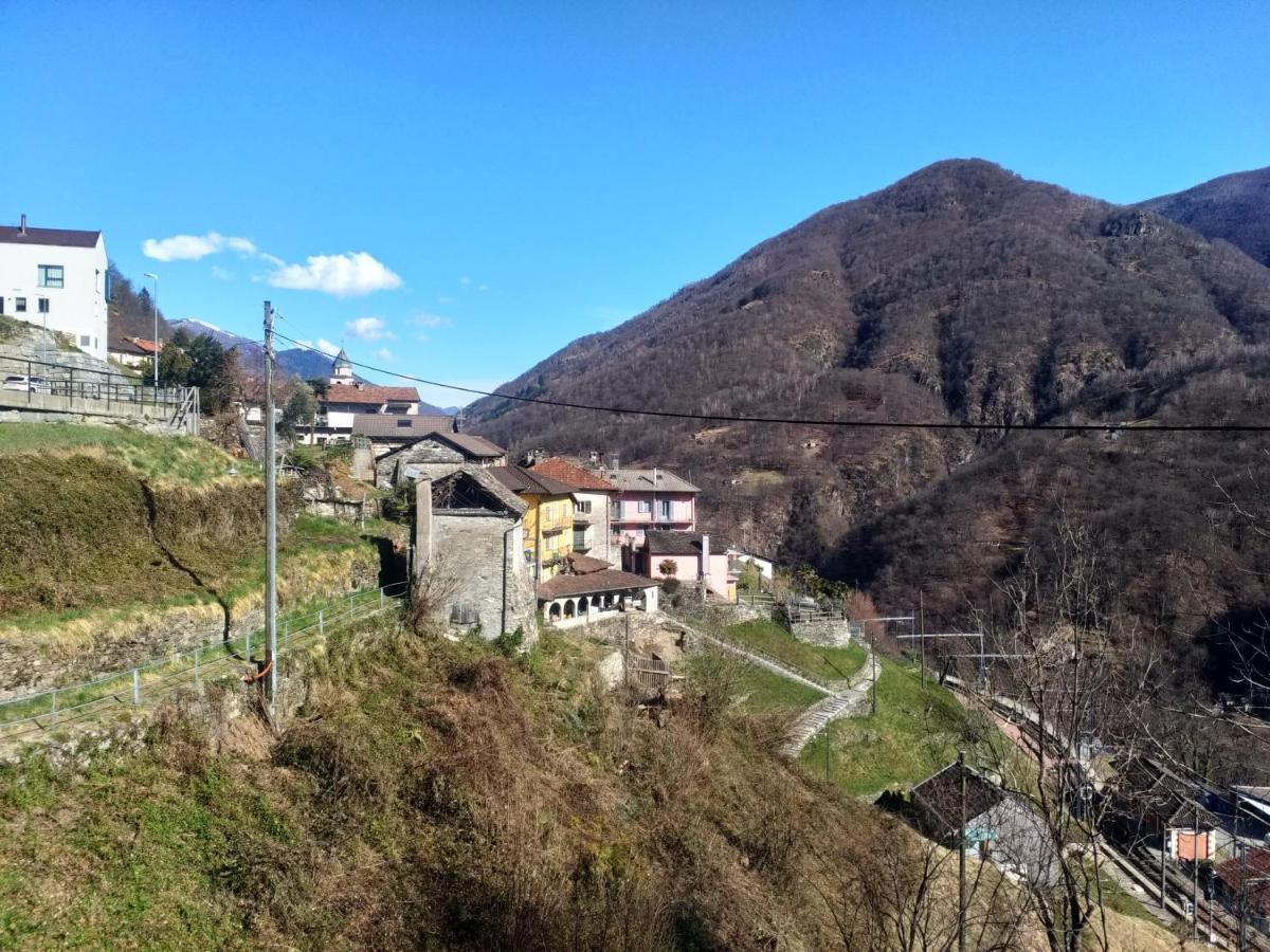 Rustico "Casa Di Sasso" Villa Intragna Buitenkant foto
