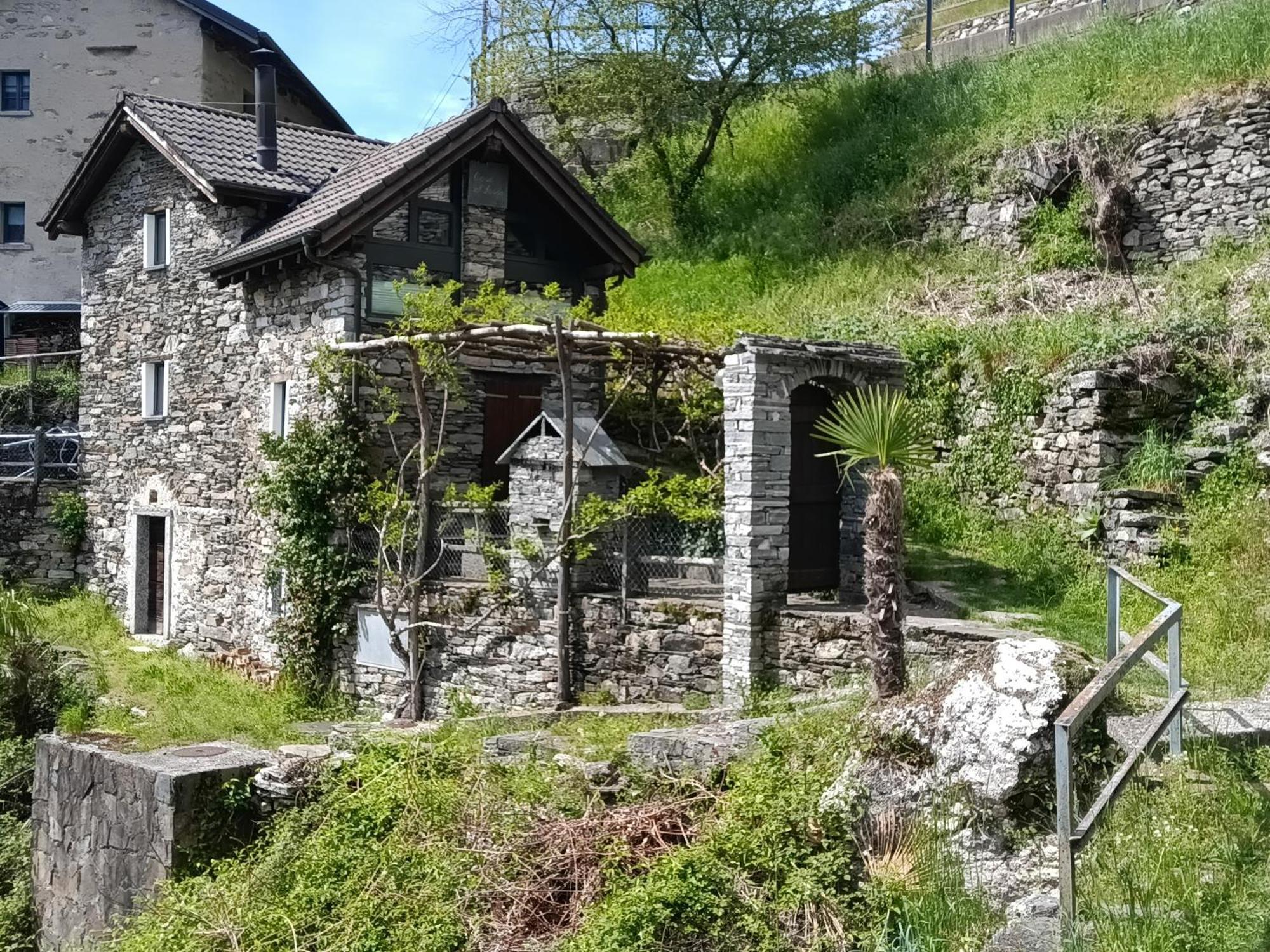 Rustico "Casa Di Sasso" Villa Intragna Buitenkant foto